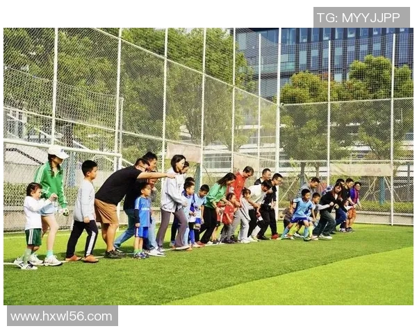 足球明星与他们的孩子们共同成长的温馨瞬间与亲子时光分享